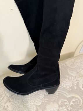 Stuart Weitzman Suede Boot Women Size 5 Retails for over $500
